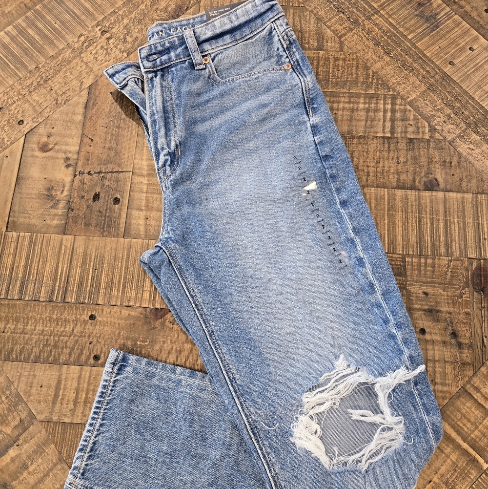 American Eagle Outfitters Medium Wash Super High-rise Mom Jeans